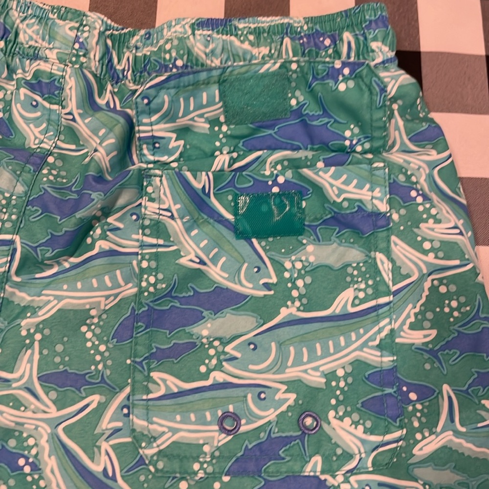 Vineyard Vines swim trunks, lined, elastic waist w/ withdraw string. Men’s XS. - Picture 8 of 10